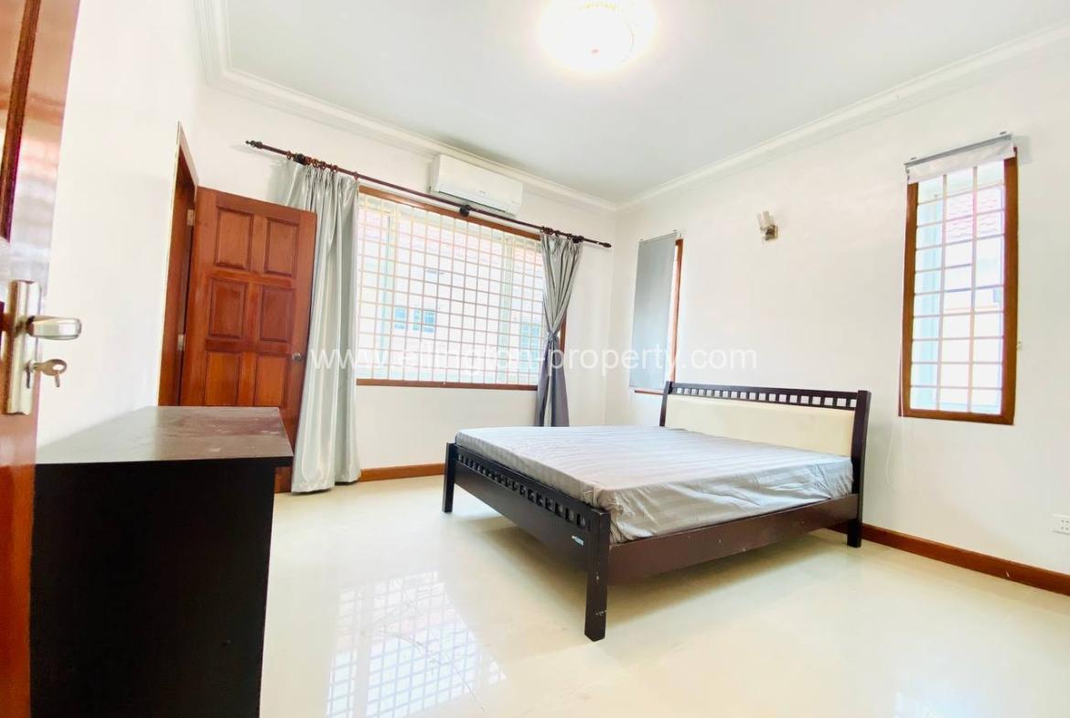 5 Bedrooms Villa Available For Rent Location In Tonle Bassac Id S2055 - Ellington Property