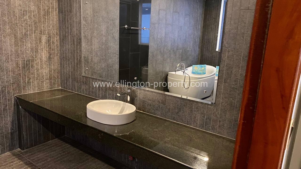 2 Bedroom ( Penhouse ) For Rent At Tonle Bassac Id S129 - Ellington Property