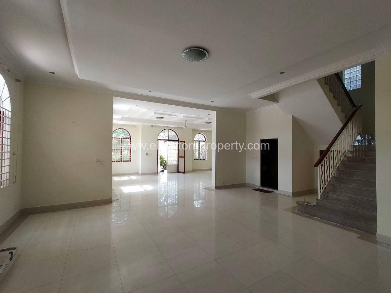 5 Bedroom Villa For Rent At Tk S11118 - Ellington Property