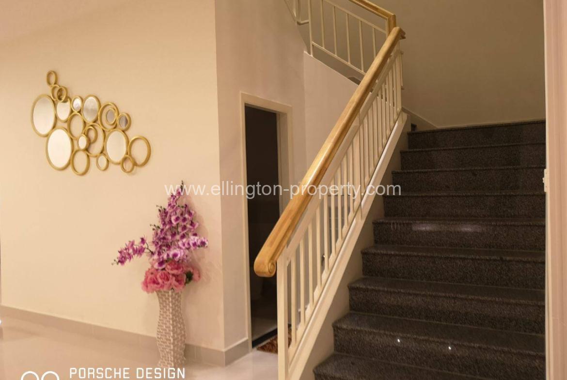 5 Bedrooms Villa On Street Hun Sen Blvd, Code N024 - Ellington Property