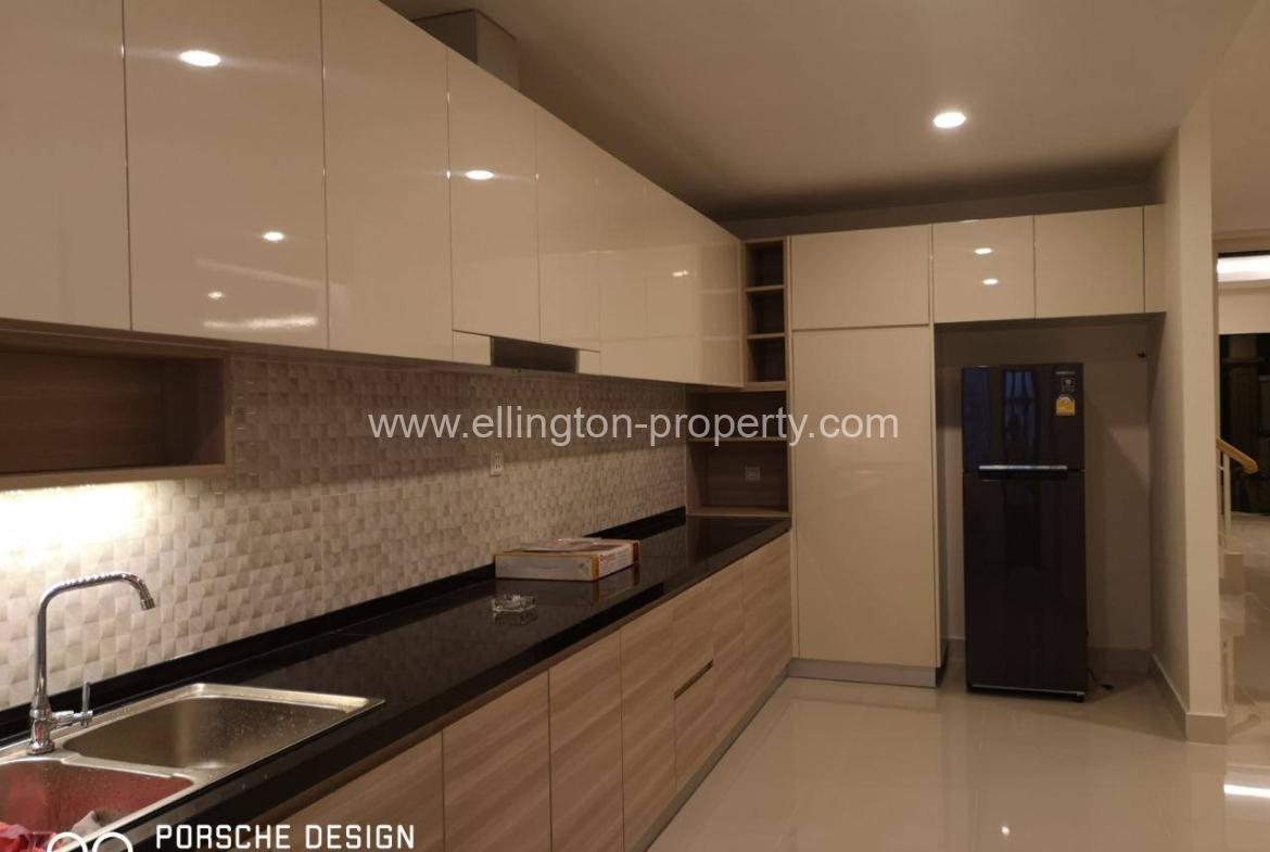 5 Bedrooms Villa On Street Hun Sen Blvd, Code N024 - Ellington Property