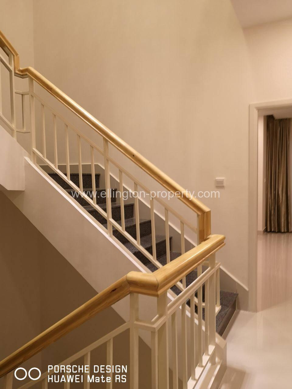 5 Bedrooms Villa On Street Hun Sen Blvd, Code N024 - Ellington Property