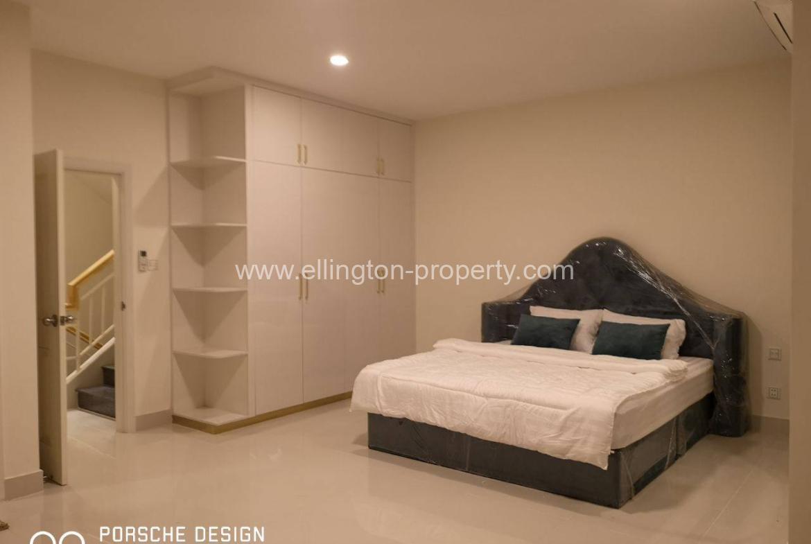 5 Bedrooms Villa On Street Hun Sen Blvd, Code N024 - Ellington Property