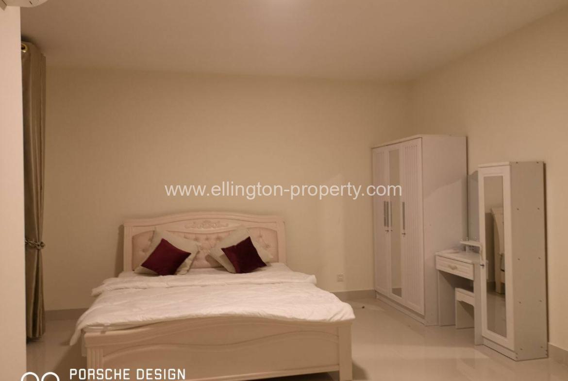 5 Bedrooms Villa On Street Hun Sen Blvd, Code N024 - Ellington Property