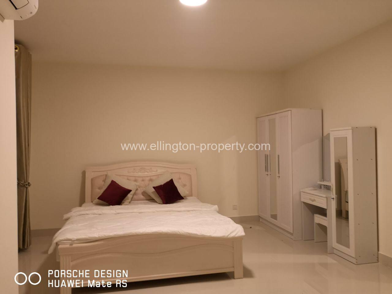 5 Bedrooms Villa On Street Hun Sen Blvd, Code N024 - Ellington Property