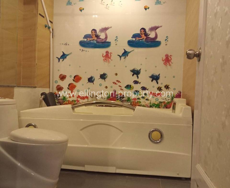 4 Bedrooms Villa Available For Viewing Located At Aeon2 - Ellington Property