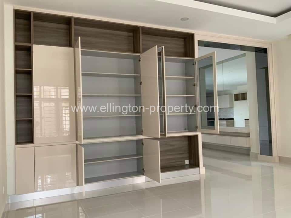 4bedrooms Villa In Street 60m/ Hun Sen Blvd - Ellington Property