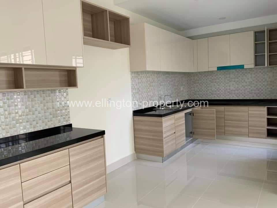 4bedrooms Villa In Street 60m/ Hun Sen Blvd - Ellington Property