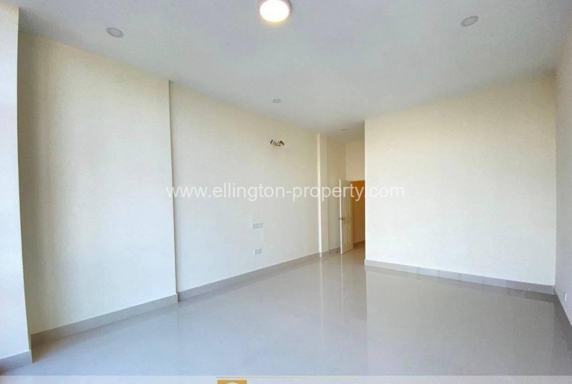 4 Bedroom Shop House For Sale At Beong Snor Id S137 - Ellington Property