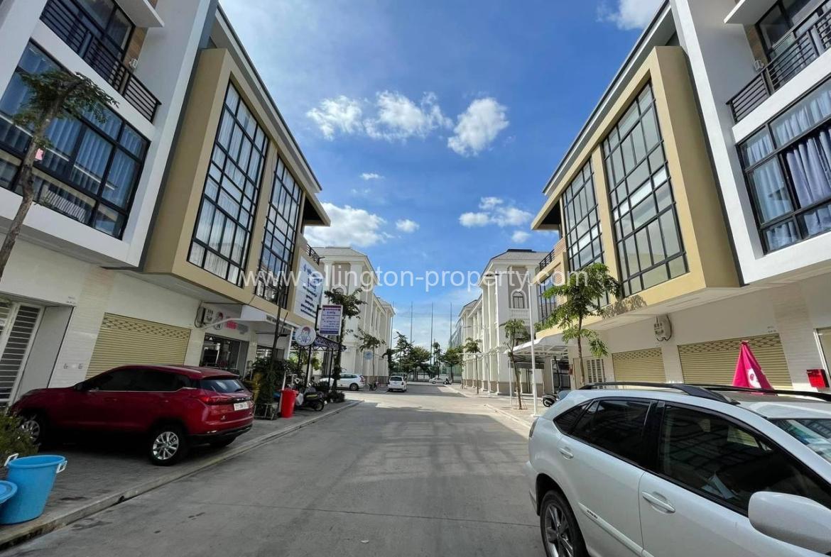 4 Bedroom Shop House For Sale At Beong Snor Id S137 - Ellington Property