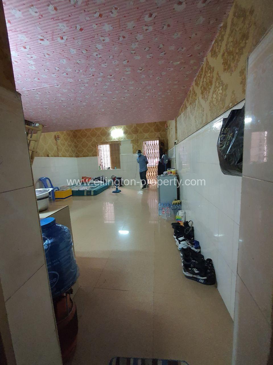 Flat House In Doun Penh Near Kandal Market - Ellington Property