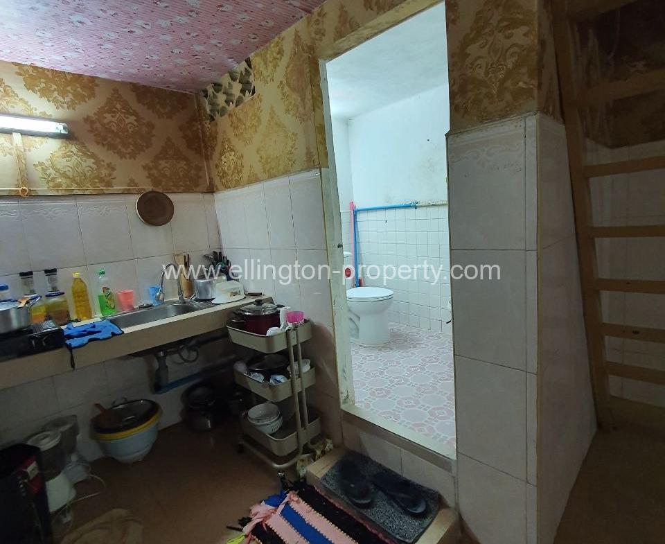 Flat House In Doun Penh Near Kandal Market - Ellington Property