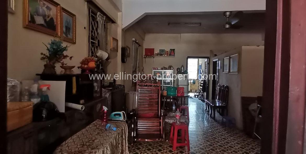 Flat House In Doun Penh Near Kandal Market - Ellington Property