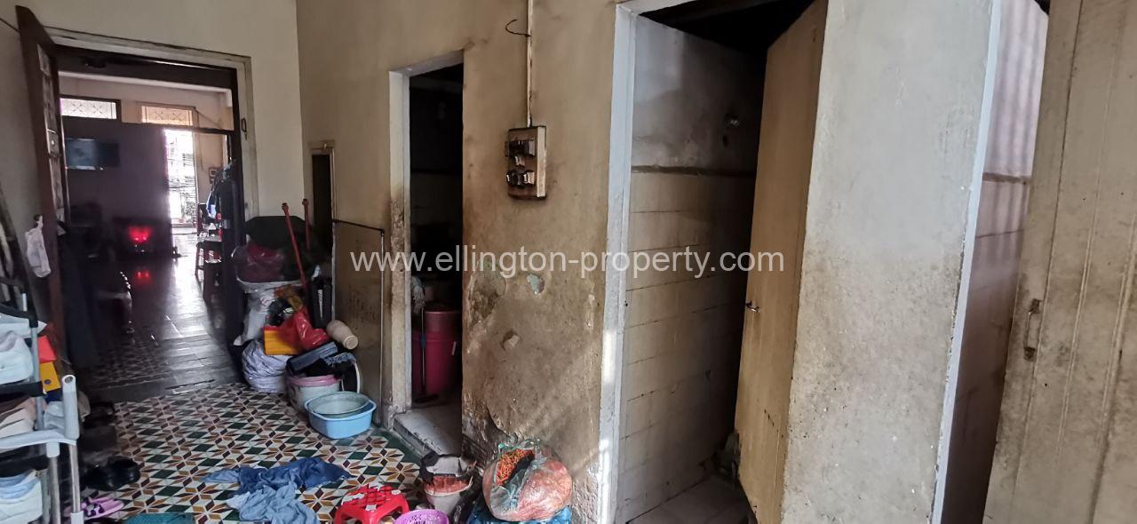 Flat House In Doun Penh Near Kandal Market - Ellington Property