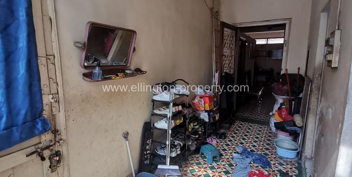 Flat House In Doun Penh Near Kandal Market - Ellington Property