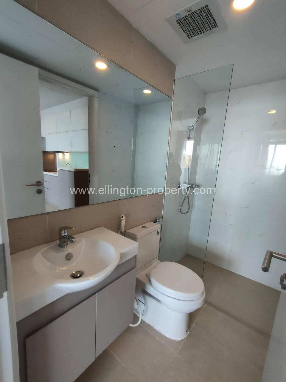 1 Bedroom Room Services Apartment Available For Rent Location In Tonle Bassac Id S2130 - Ellington Property