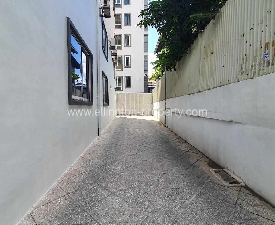 Building For Rent Location Psa Derm Thkov 5 Mins From Russia Market, N 94 - Ellington Property