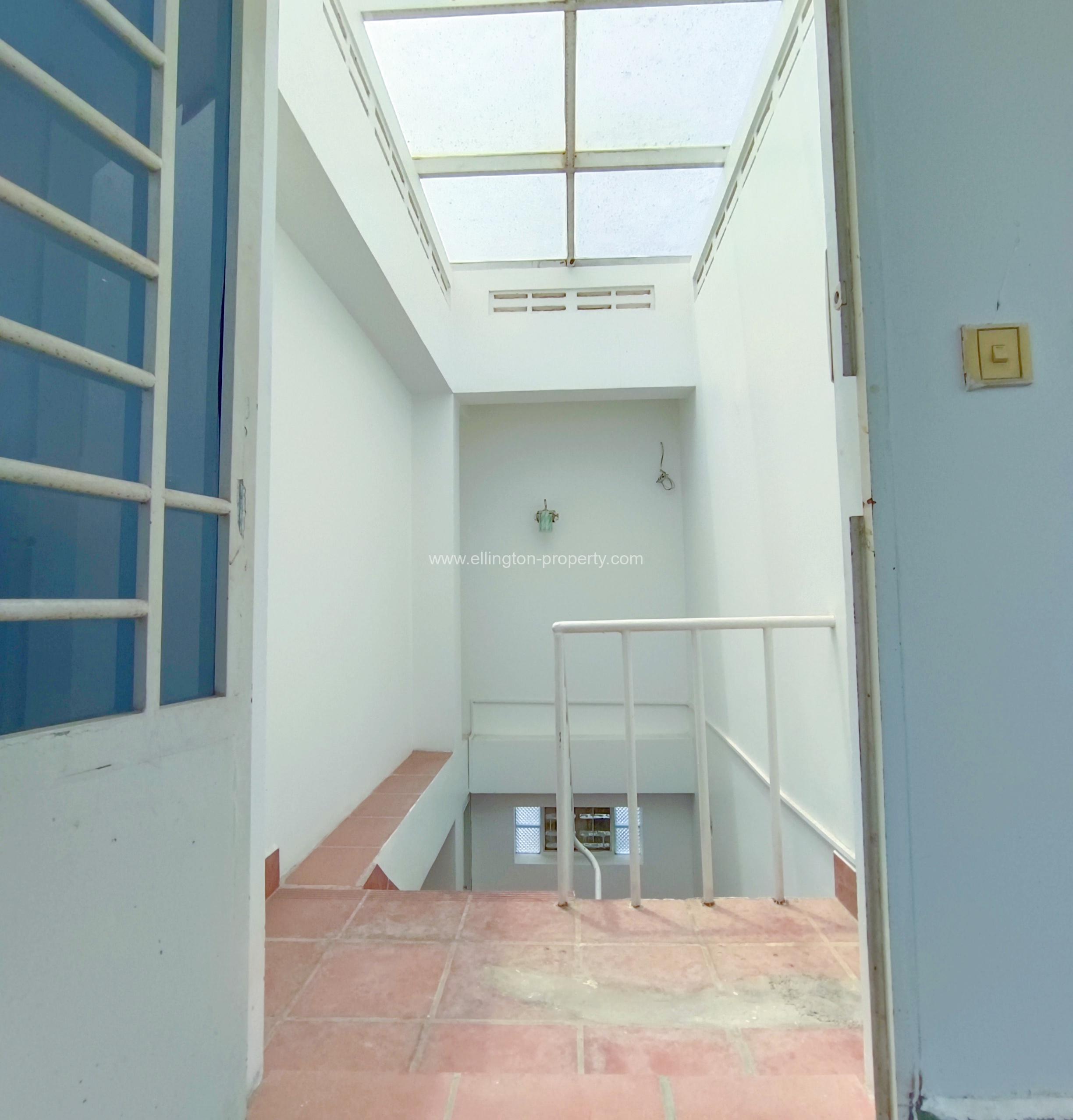 5 Bedrooms For Rent Or Sale In Daun Penh!! - Ellington Property