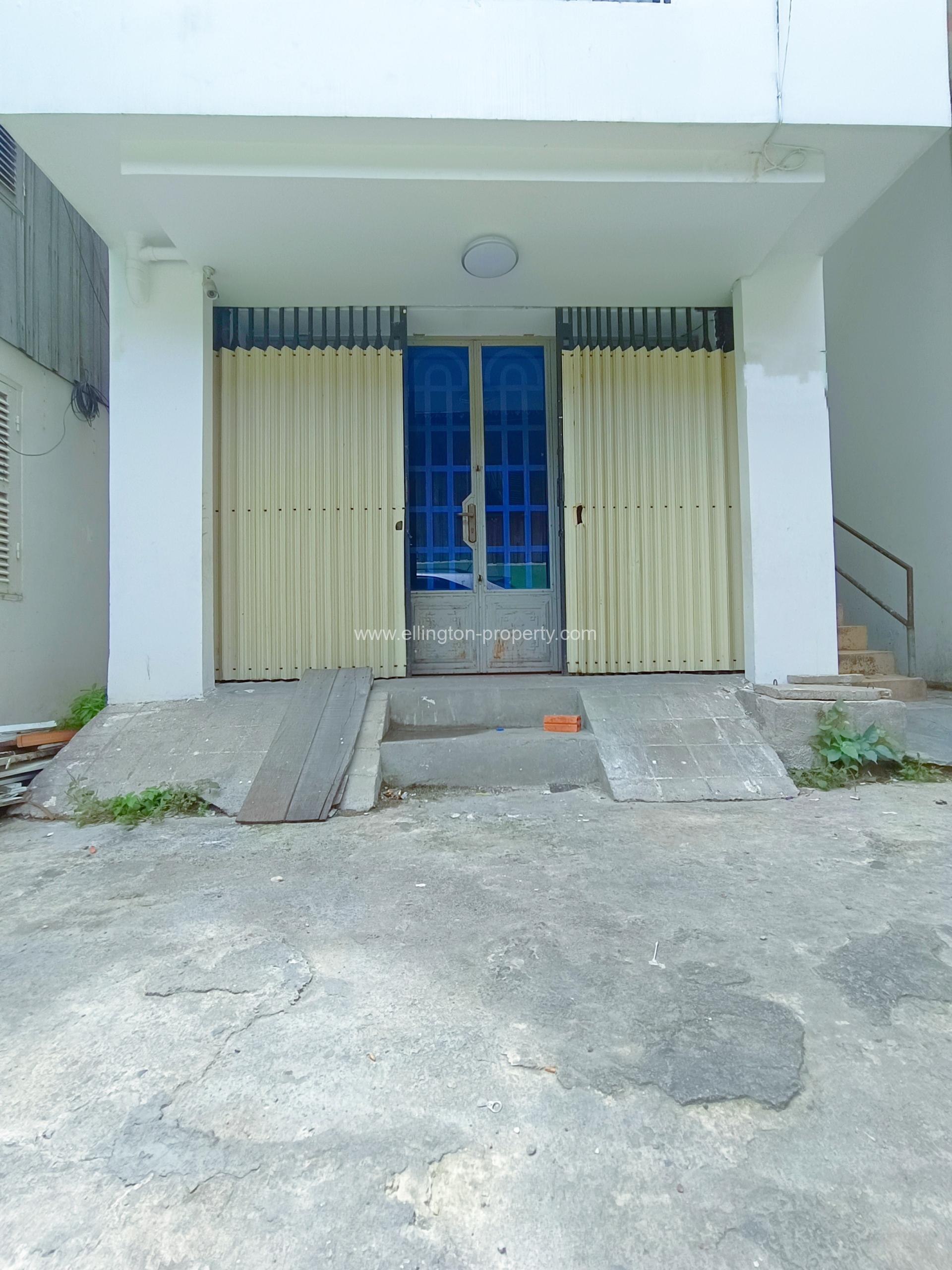 5 Bedrooms For Rent Or Sale In Daun Penh!! - Ellington Property