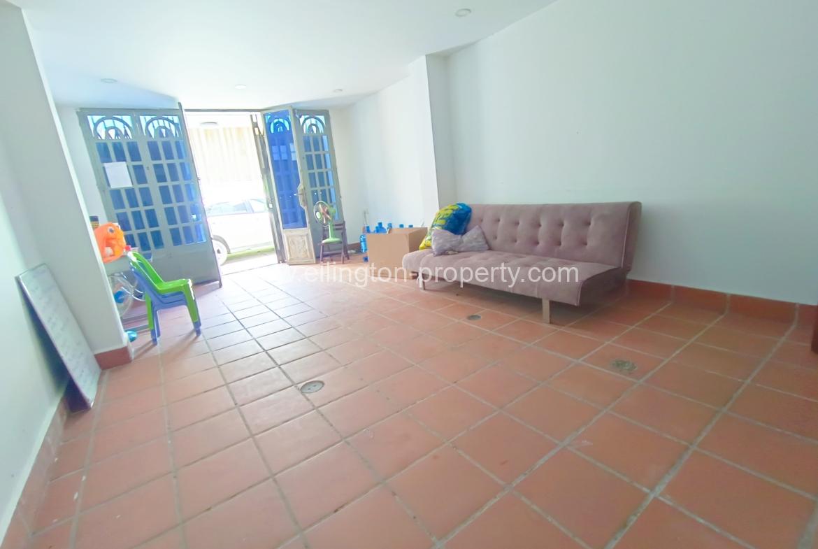 5 Bedrooms For Rent Or Sale In Daun Penh!! - Ellington Property