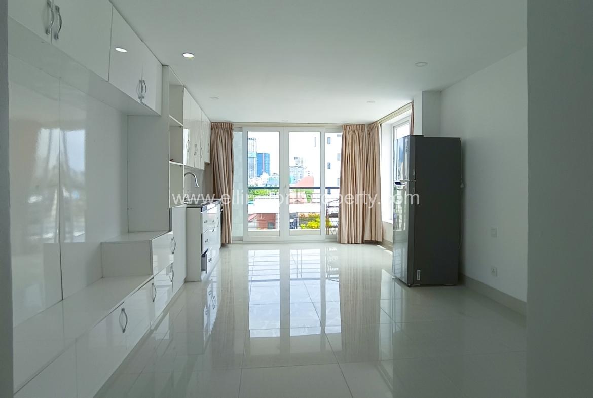 5 Bedrooms For Rent Or Sale In Daun Penh!! - Ellington Property