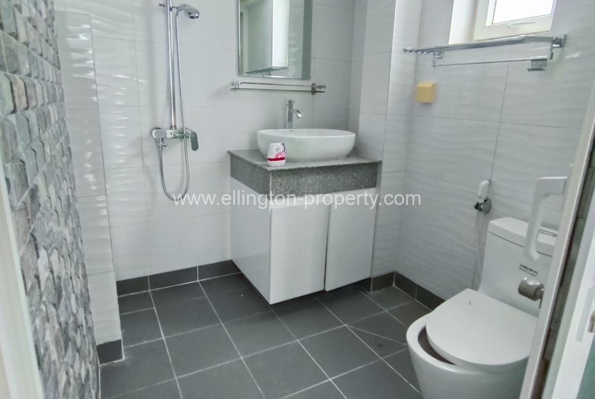 5 Bedrooms For Rent Or Sale In Daun Penh!! - Ellington Property