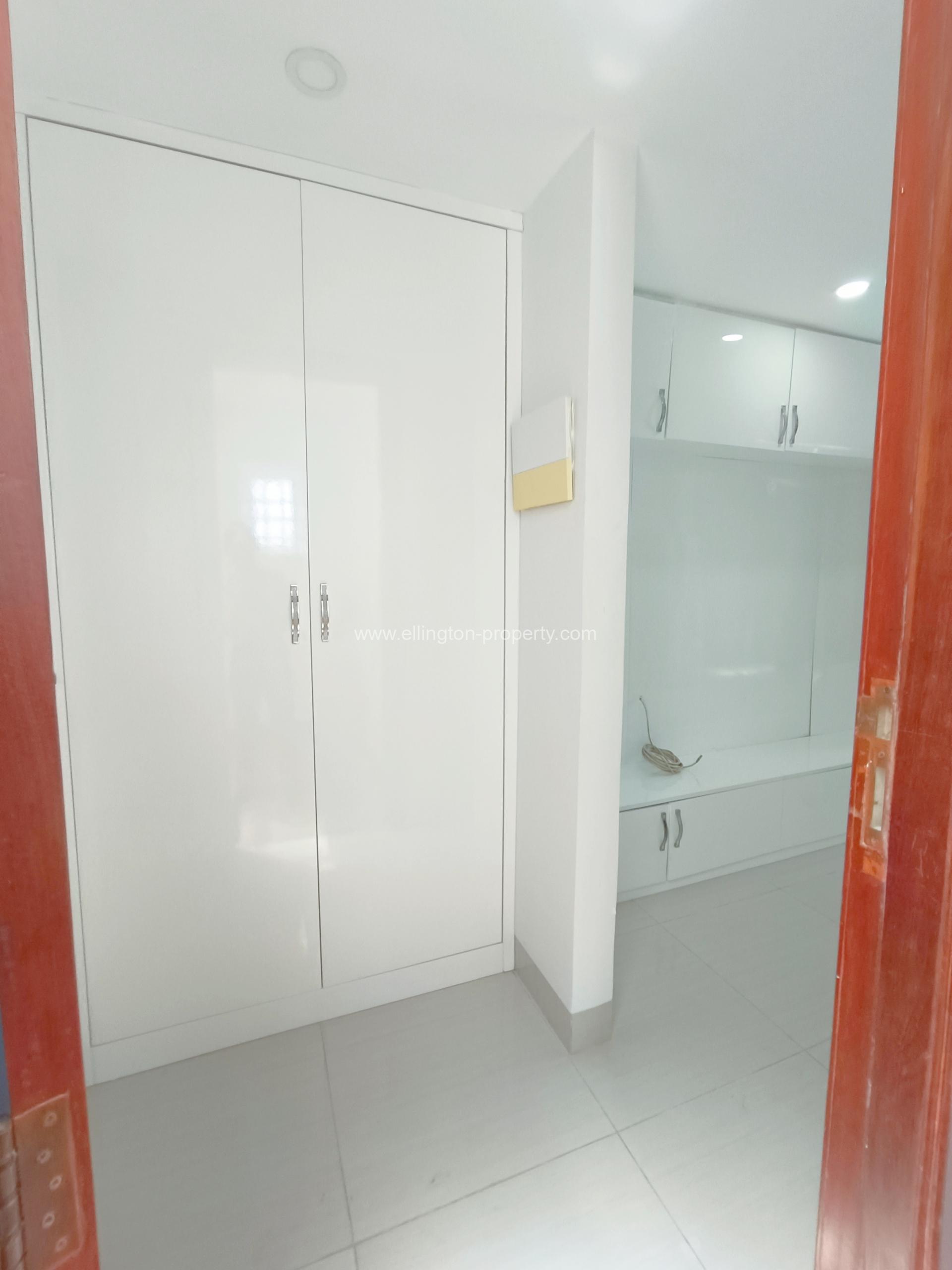 5 Bedrooms For Rent Or Sale In Daun Penh!! - Ellington Property