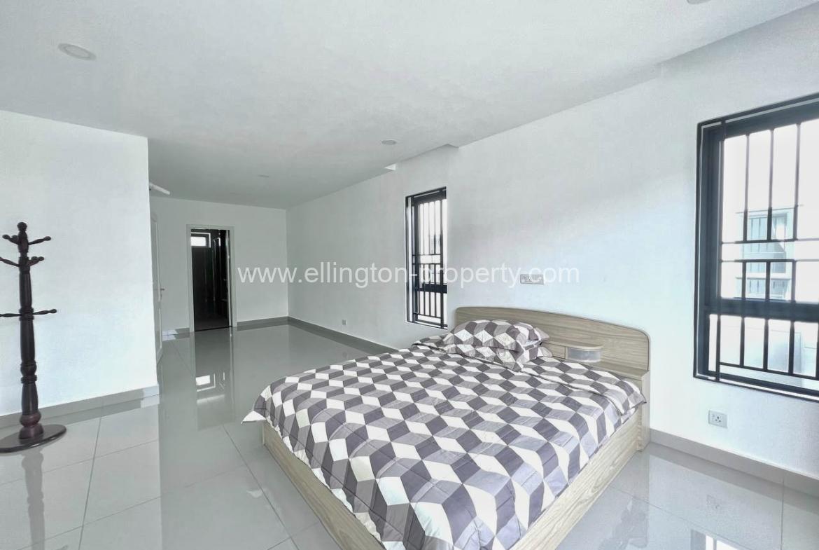 Queen Villa 5bed For Rent In Chipmong - Ellington Property