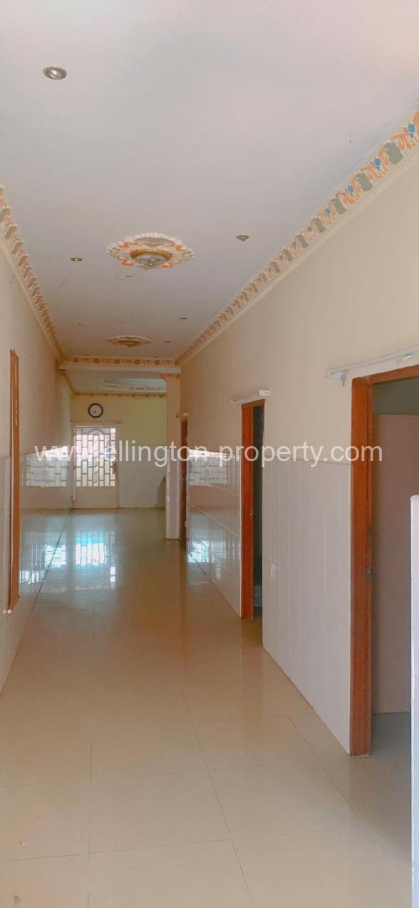 5 Bedrooms Flat For Sale In Daun Penh! - Ellington Property