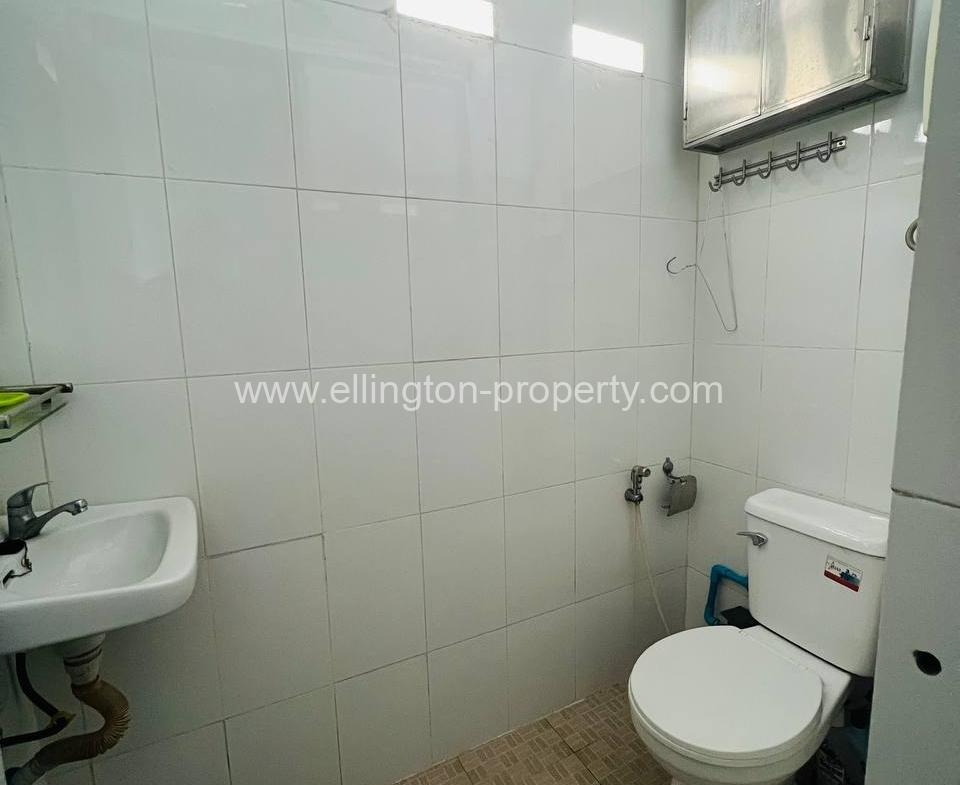 2 Bedrooms For Rent - Ellington Property