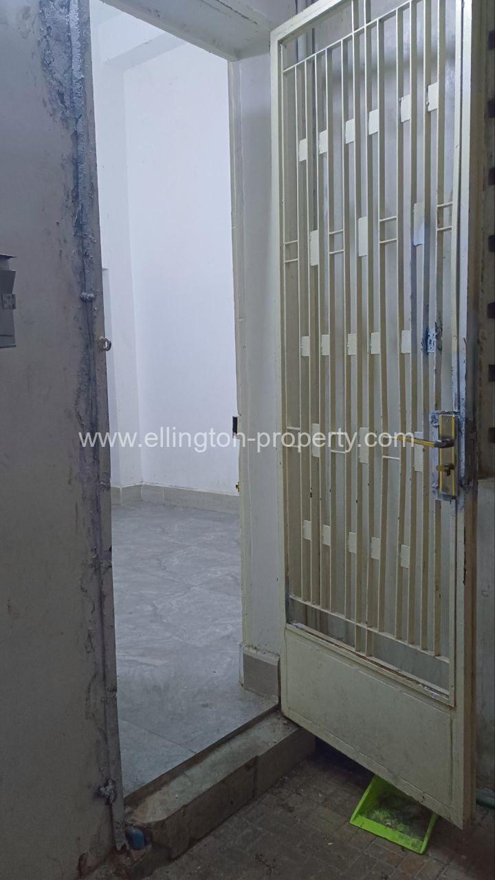 Unrenovated Flat For Sale In Daun Penh - Ellington Property