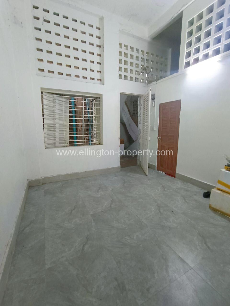 Unrenovated Flat For Sale In Daun Penh - Ellington Property