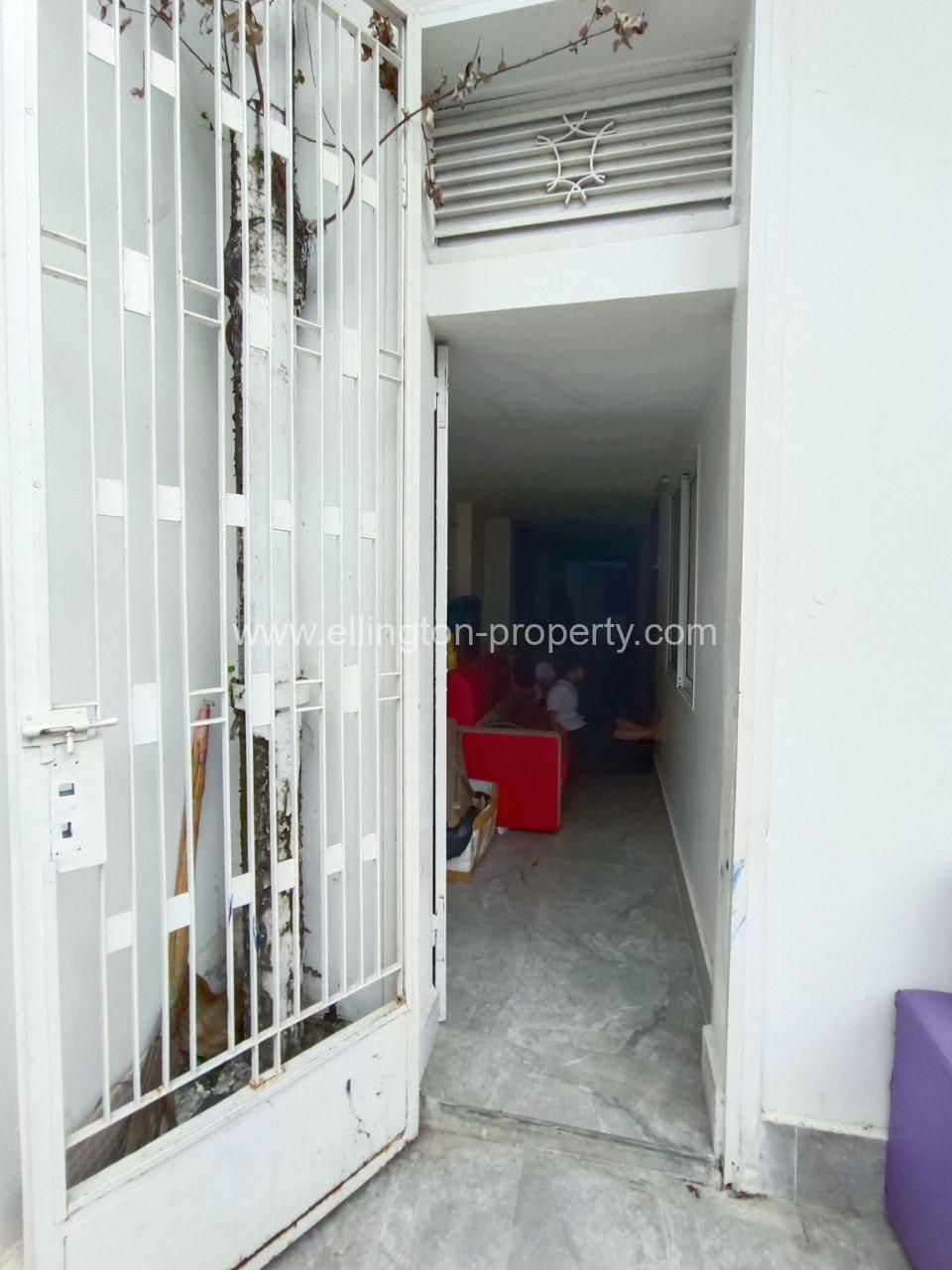 Unrenovated Flat For Sale In Daun Penh - Ellington Property