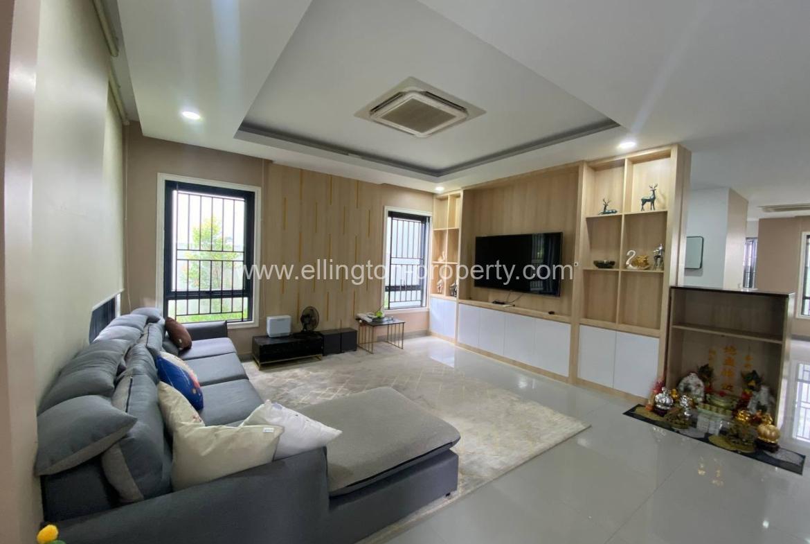 Villa For Rent - Ellington Property