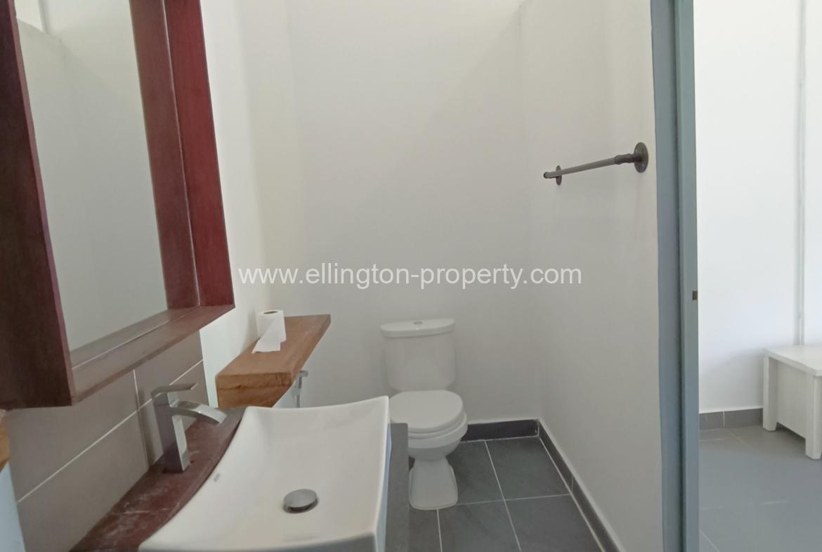 2 Bedrooms Renovated Apartment For In Daun Penh - Ellington Property