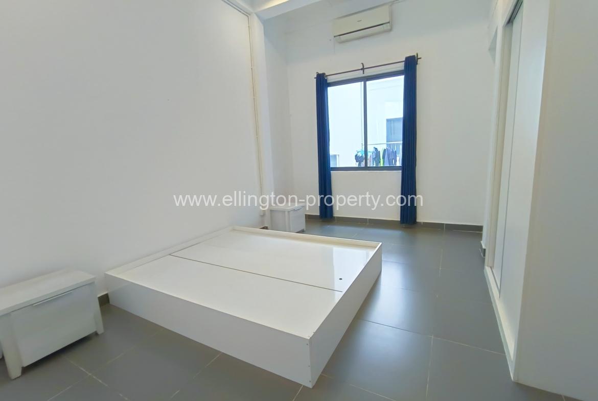 2 Bedrooms Renovated Apartment For In Daun Penh - Ellington Property