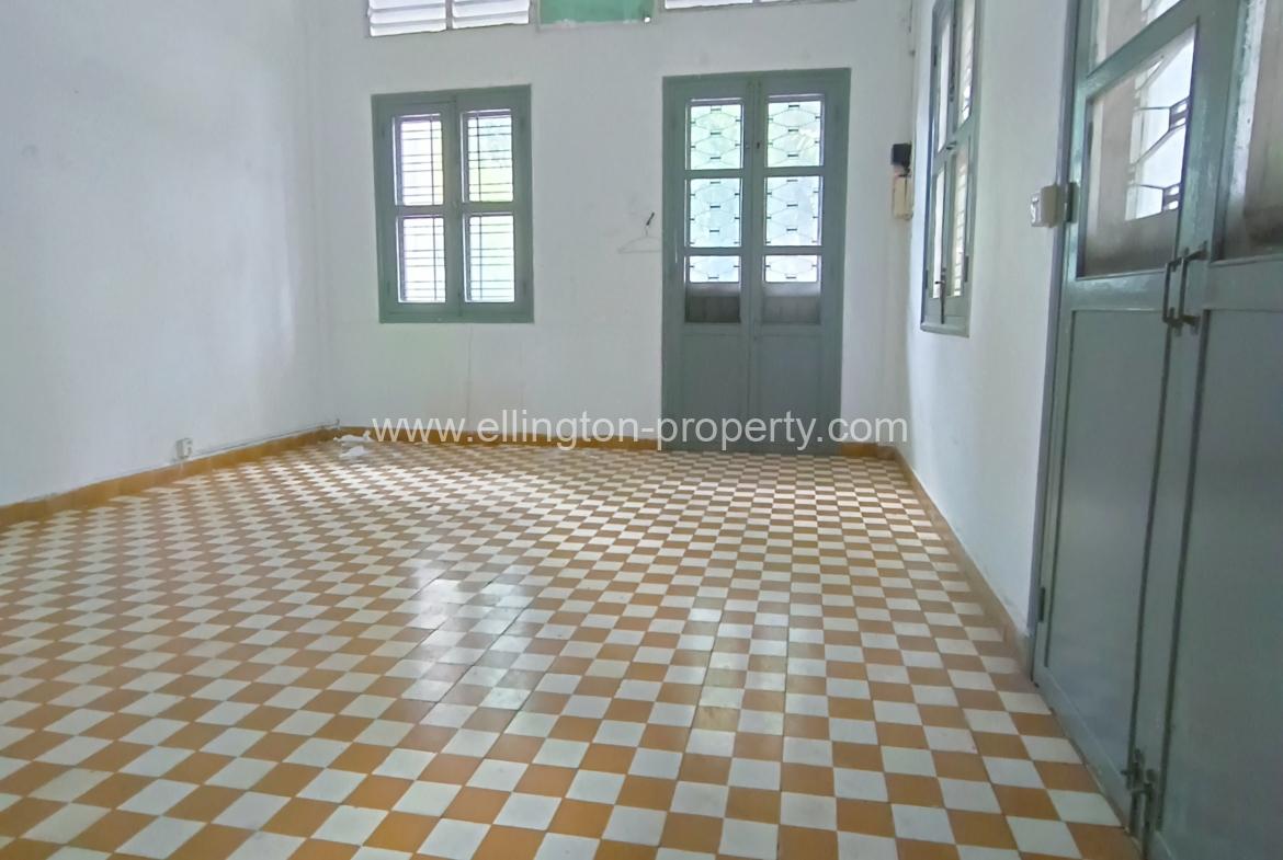 4 Bedrooms Unrenovated Flat For Rent In Bkk1 - Ellington Property