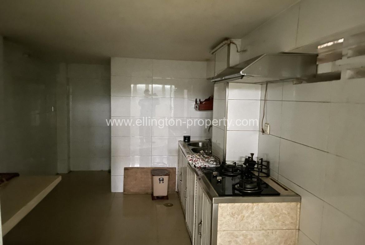 Shophouse For Rent In Chaktumok Area - Ellington Property