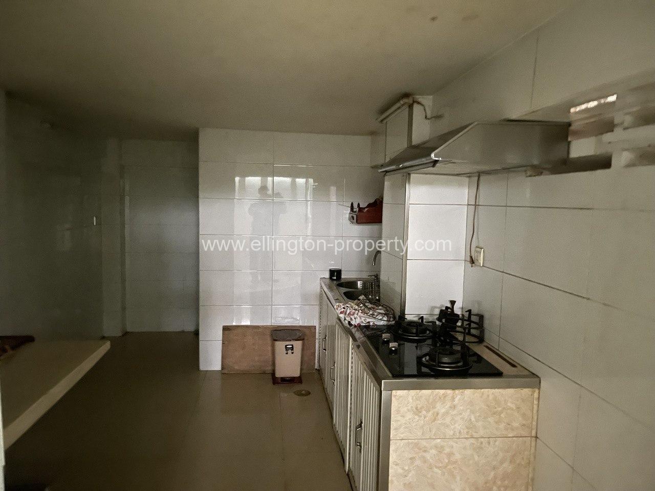 Shophouse For Rent In Chaktumok Area - Ellington Property