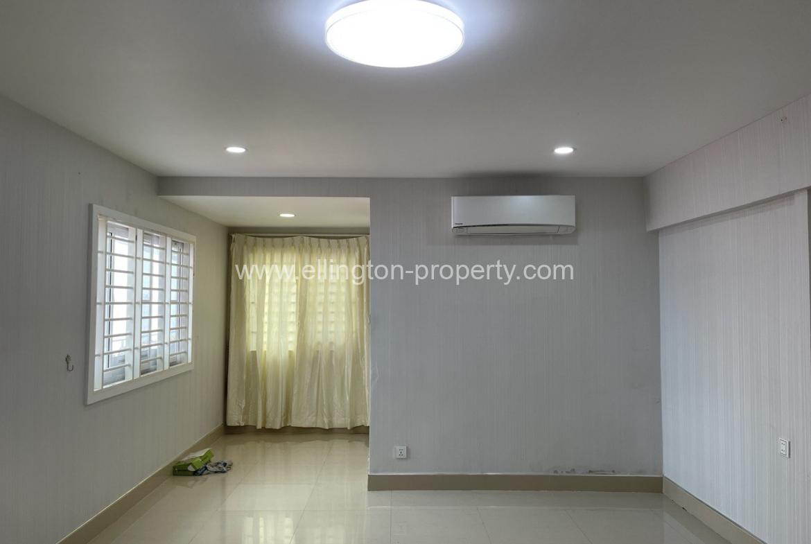 Shophouse For Rent In Chaktumok Area - Ellington Property