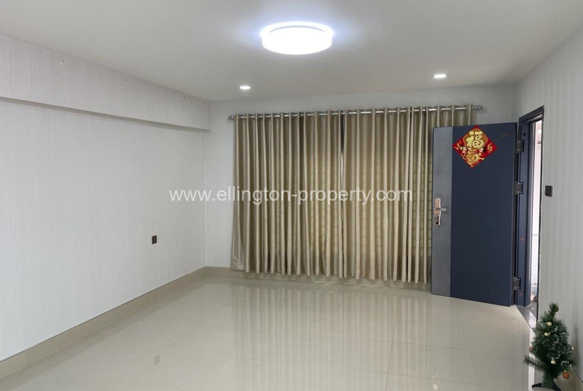 Shophouse For Rent In Chaktumok Area - Ellington Property