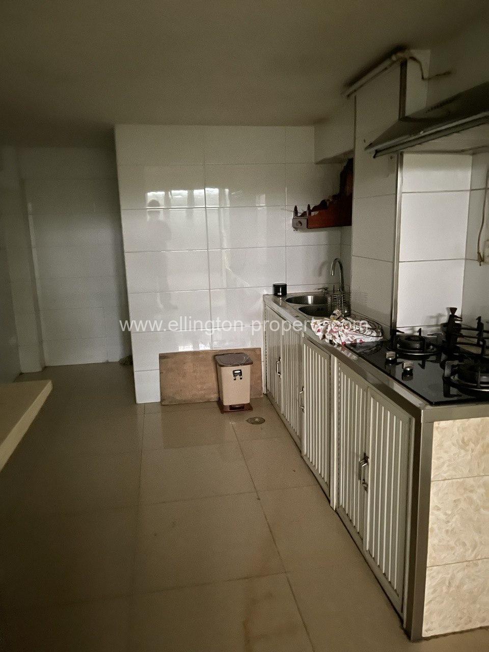 Shophouse For Rent In Chaktumok Area - Ellington Property