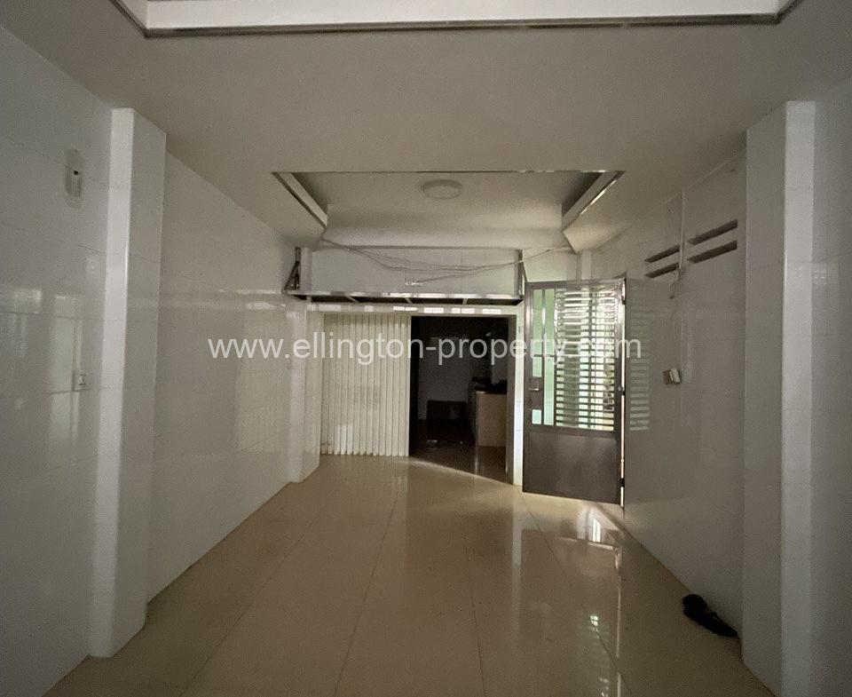 Shophouse For Rent In Chaktumok Area - Ellington Property