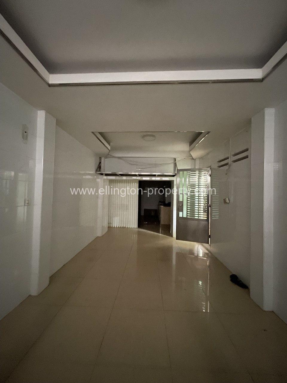 Shophouse For Rent In Chaktumok Area - Ellington Property