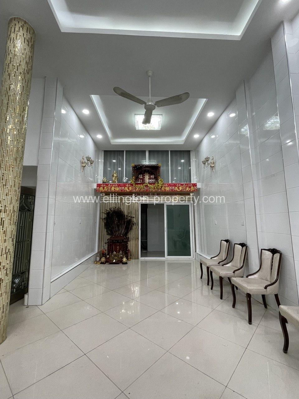 Shophouse For Rent In Chaktumok Area - Ellington Property