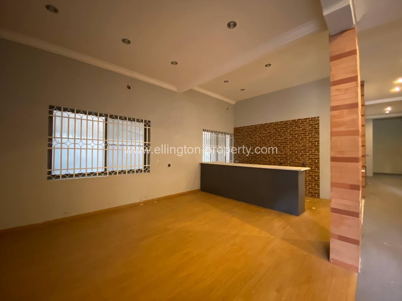 3 Bedrooms Flat For Rent In Bkk1. - Ellington Property