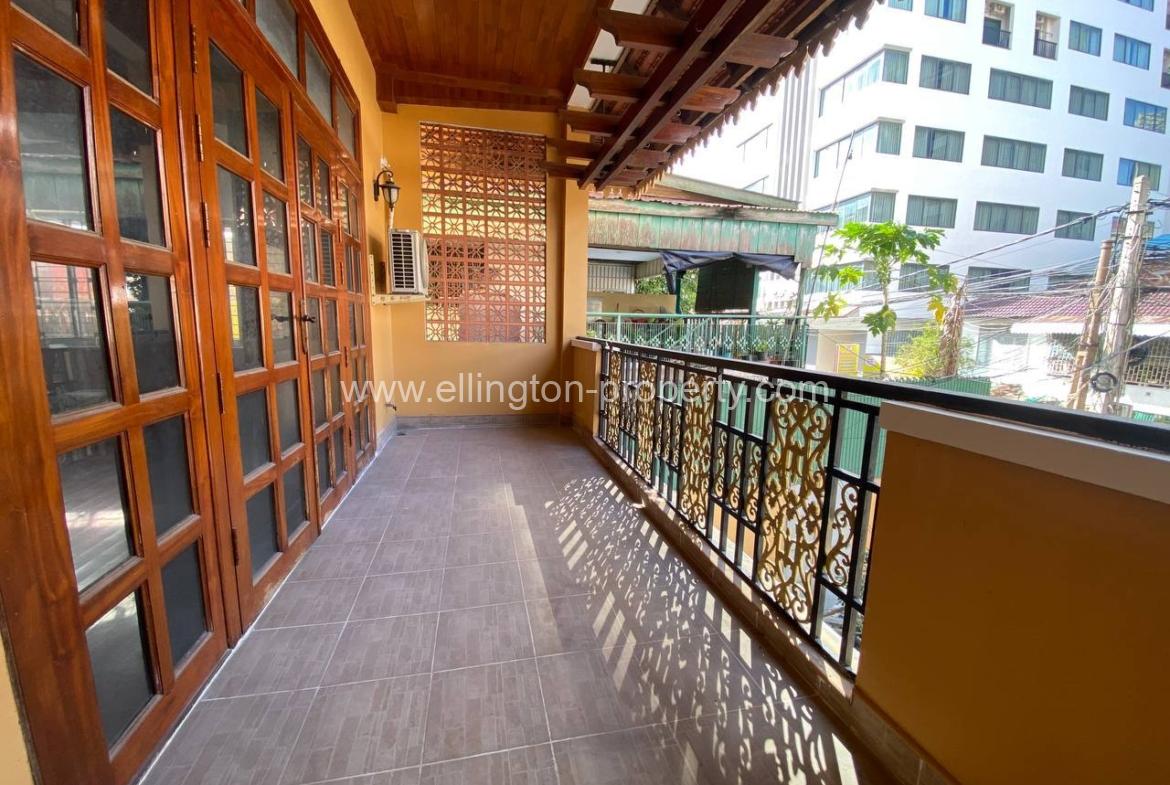 2 Bedrooms Apartment For Rent In Bkk3. - Ellington Property