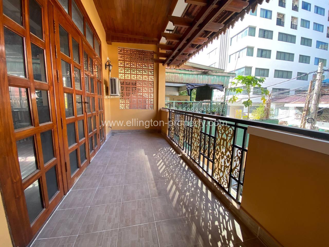 2 Bedrooms Apartment For Rent In Bkk3. - Ellington Property