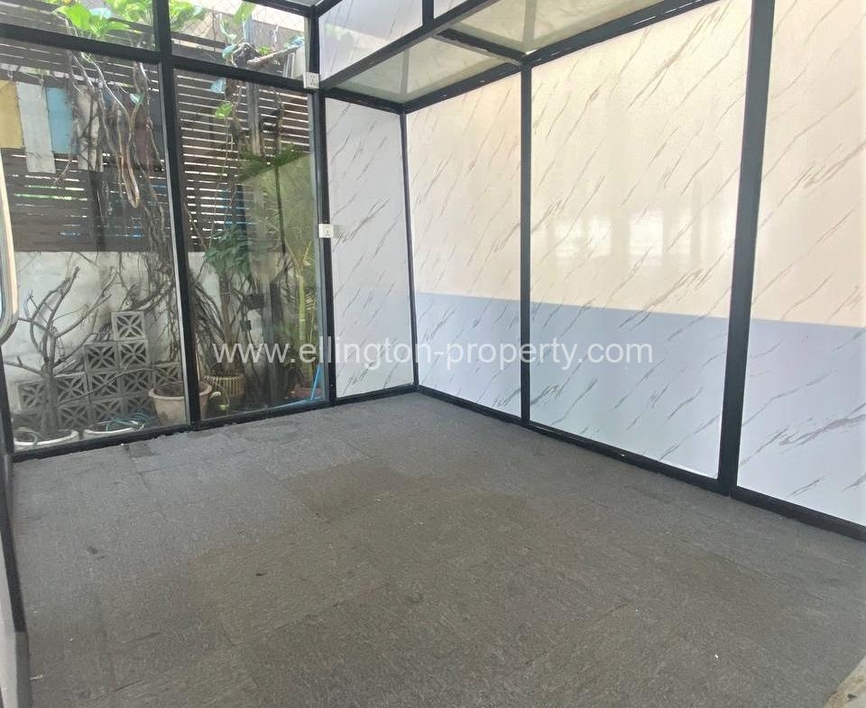 Shophouse For Rent In Bkk1. - Ellington Property