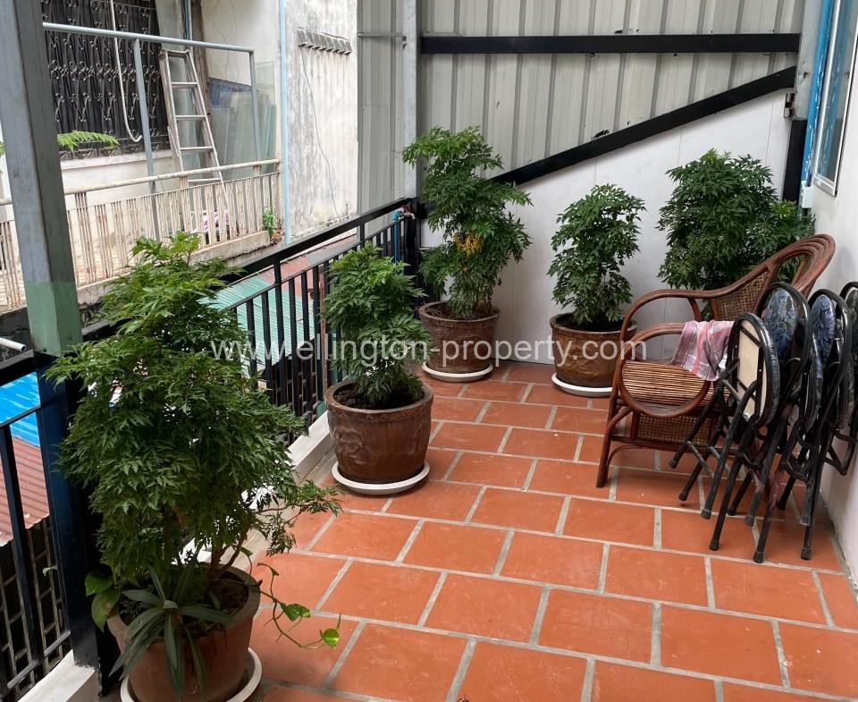 2 Bedrooms For Rent In Bkk3. - Ellington Property